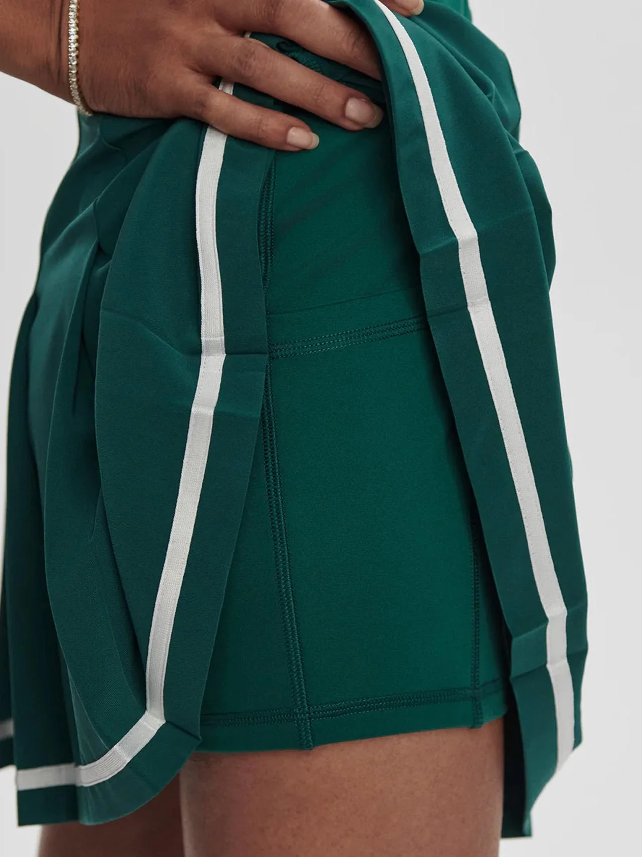 Clarendon 2.0 High Rise 16 Inch Skort Forest/White - Image 2