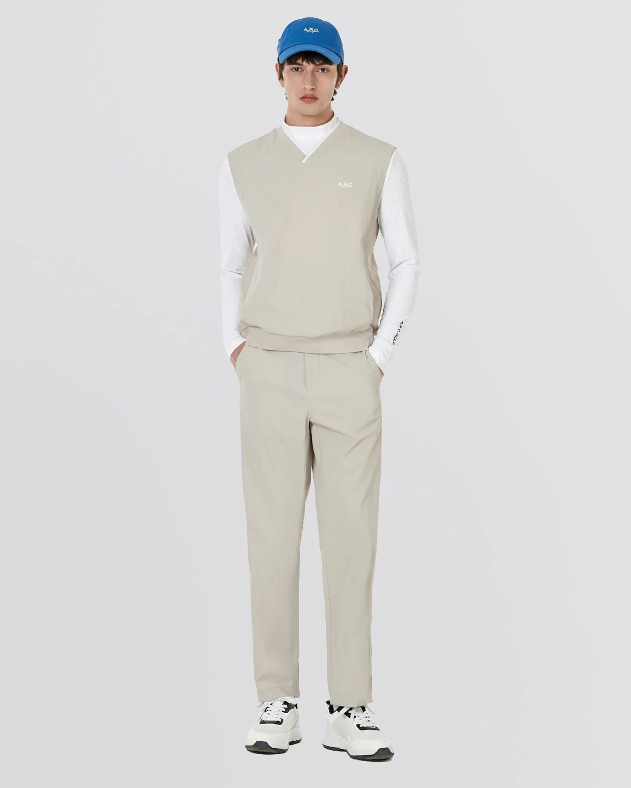 Gaspard V-Neck Woven Vest Grey - Image 3