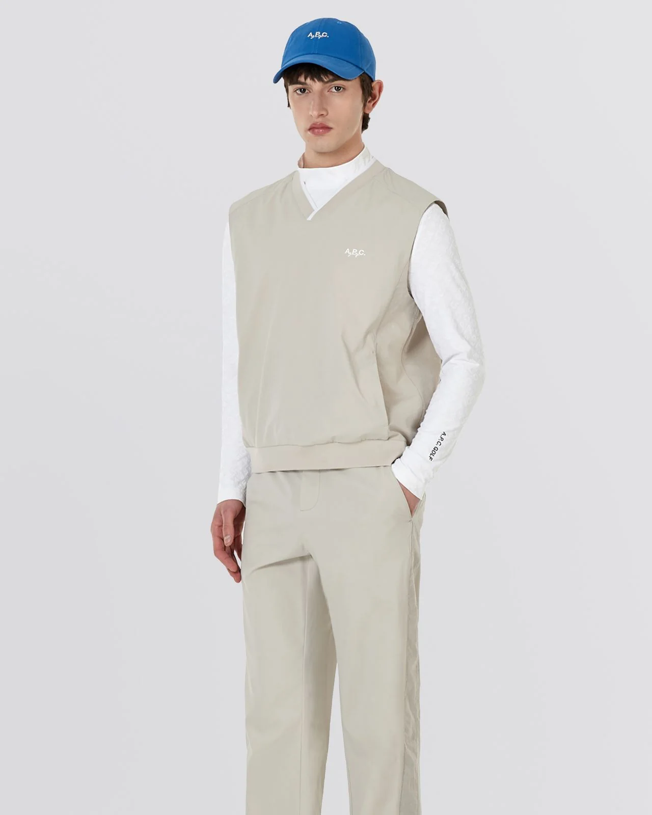 Gaspard V-Neck Woven Vest Grey - Image 4