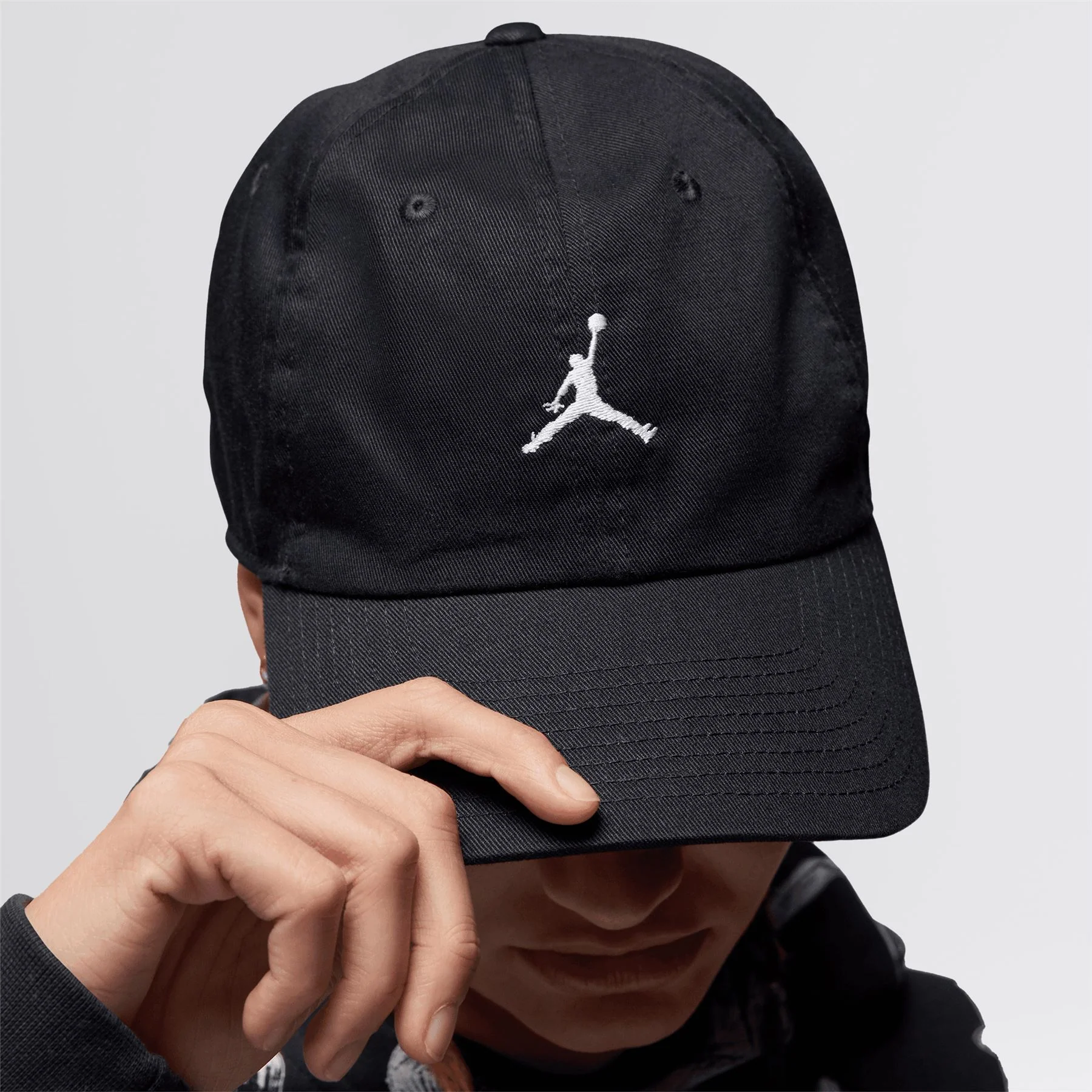 Jordan Club Unstructured Curved-Bill Hat Black/White - Image 6