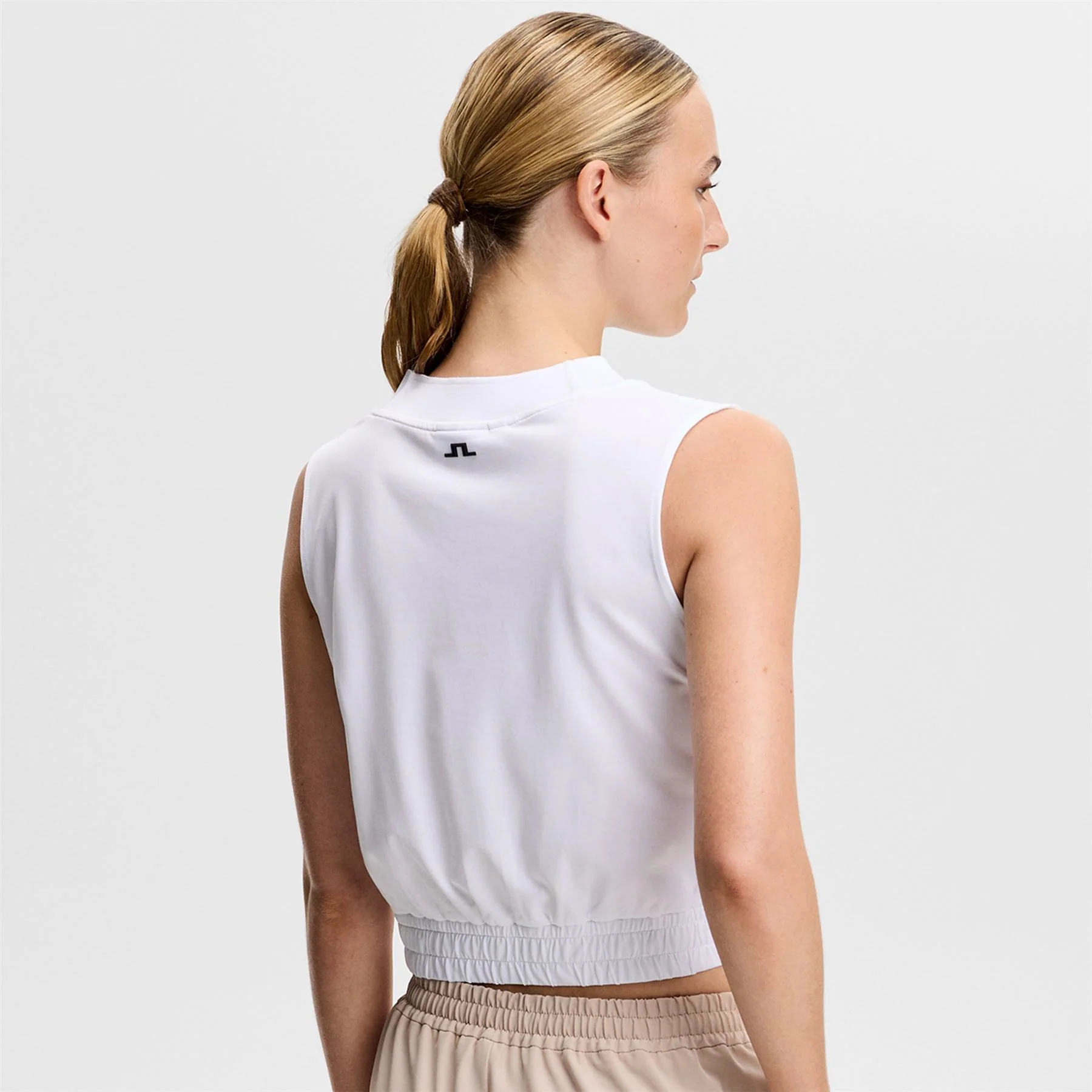 Liny Cropped V-Neck SL Top White - Image 2
