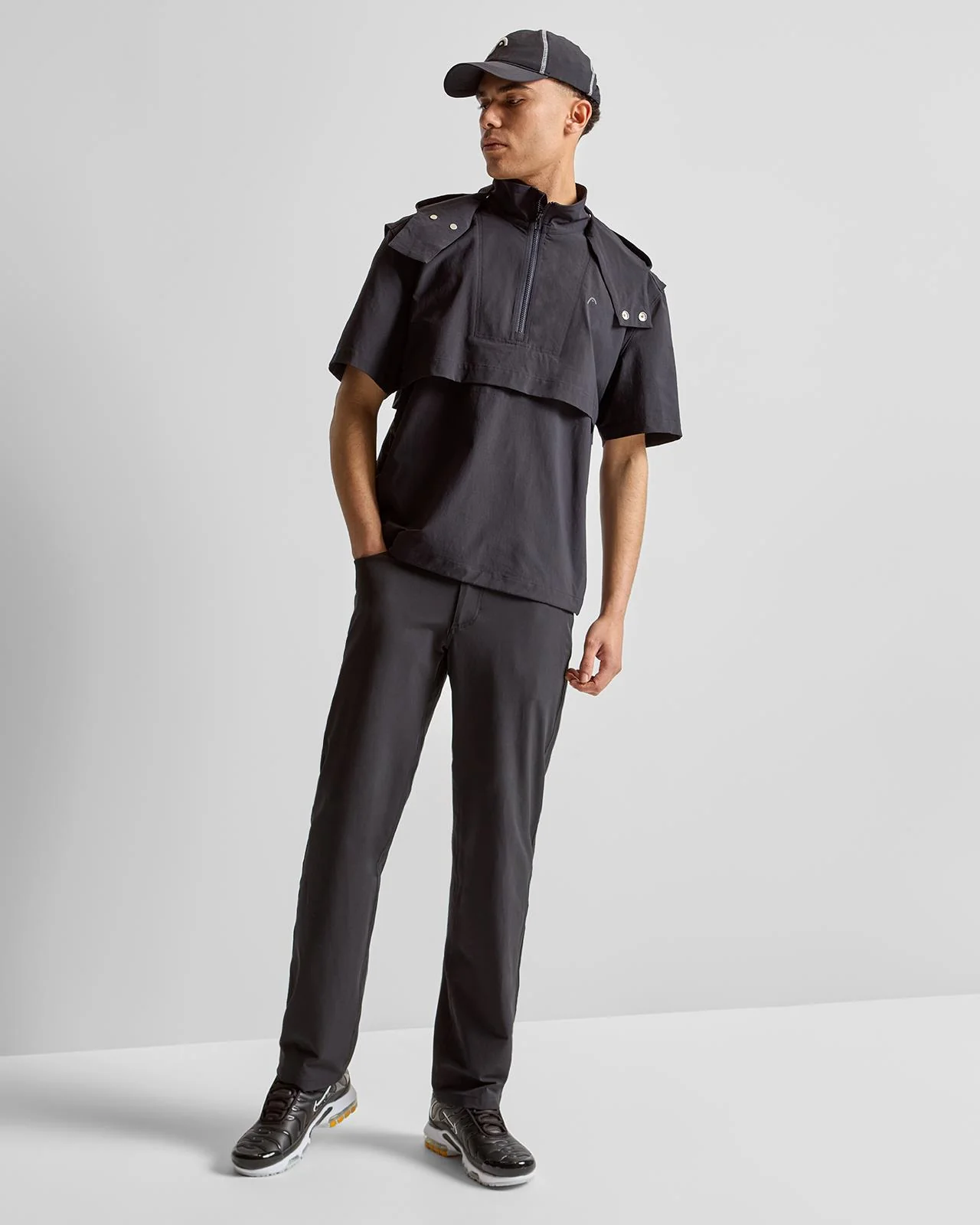 Short Sleeve Anorak Black - Image 3