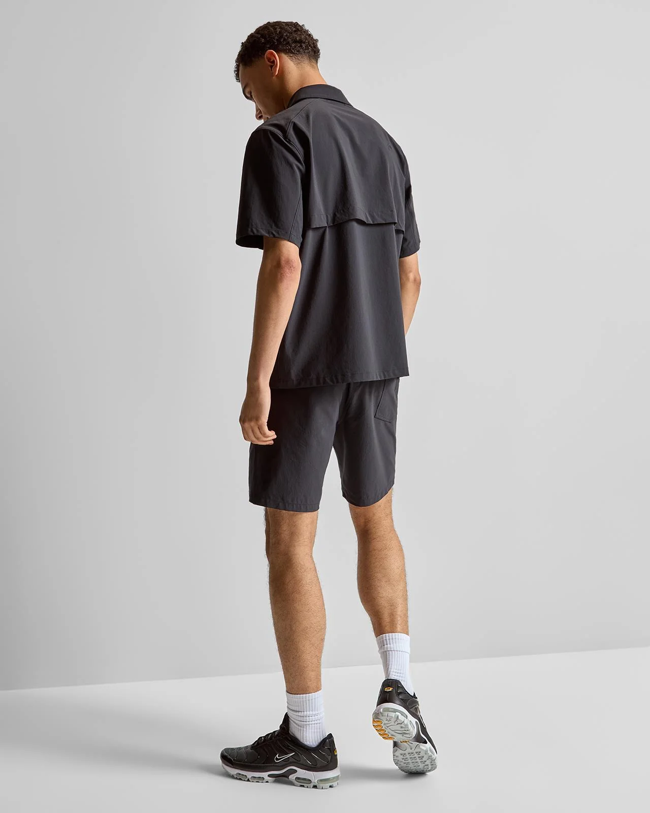 Signature Short Sleeve Shirt Black - Image 4