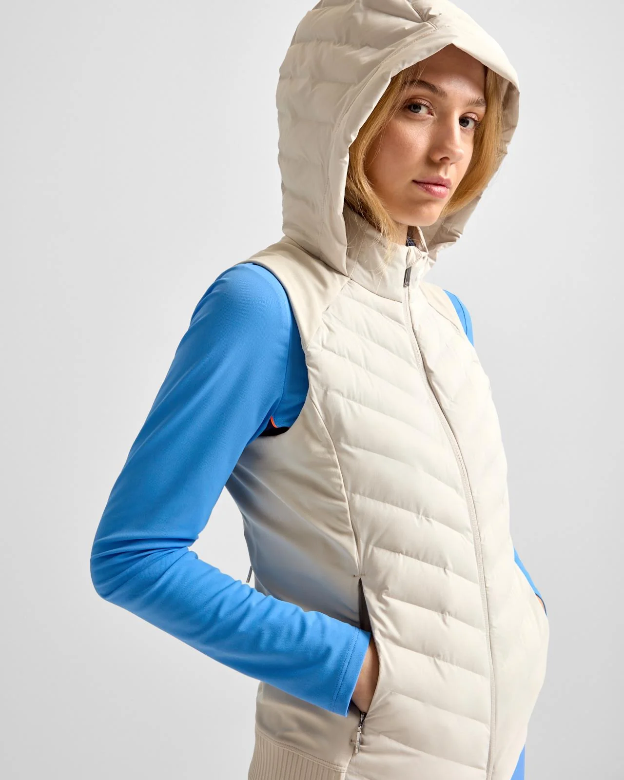 Sundance Hooded Gilet Oyster - Image 5