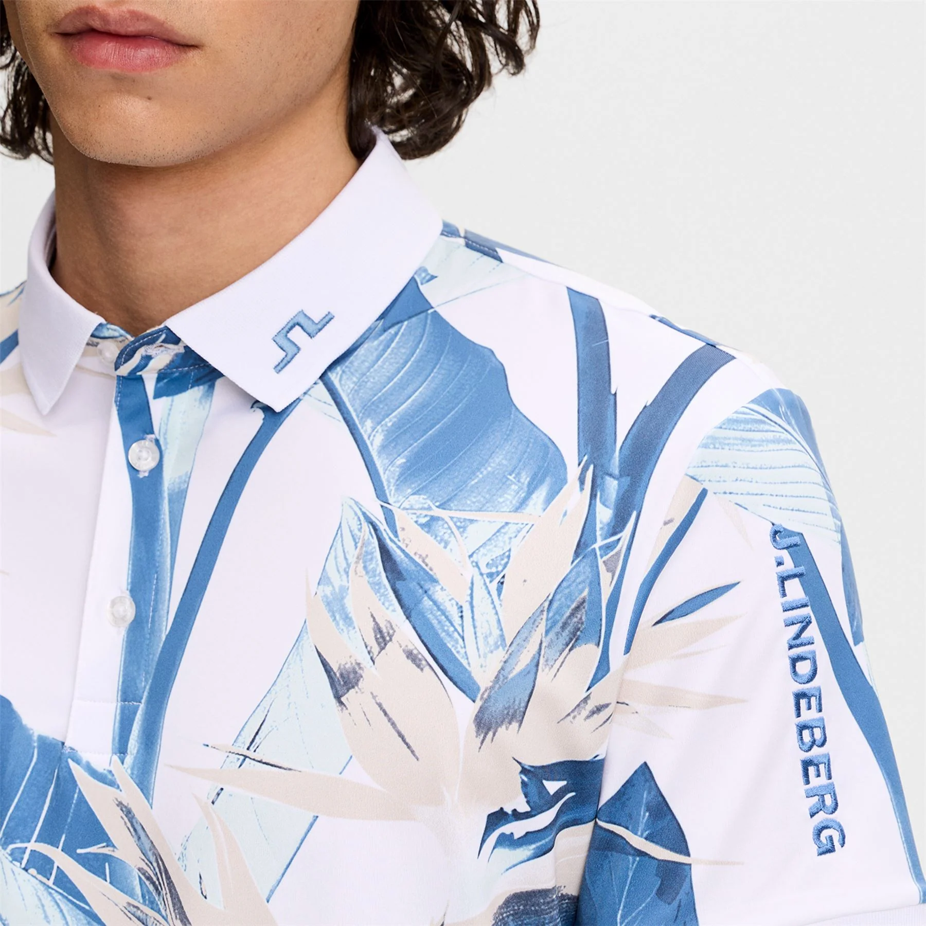Tour Tech Print Polo Paradise Skylight - Image 4